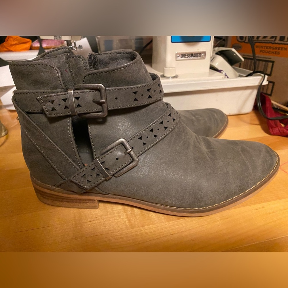 rocketdog zipper booty grey size 10